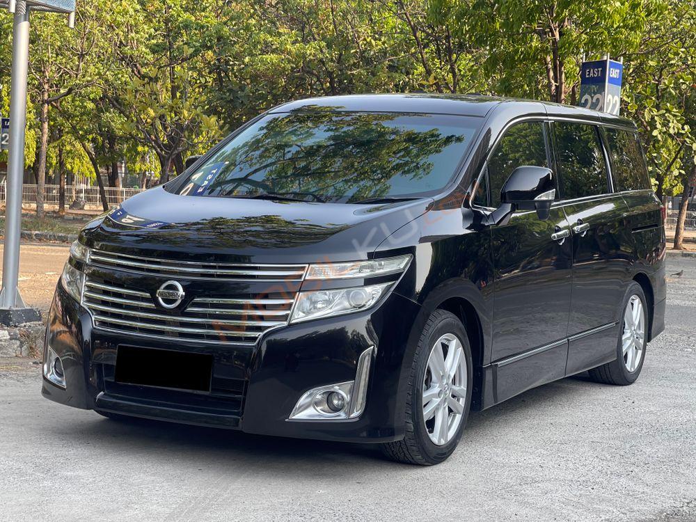 Mobil Nissan Elgrand 2011