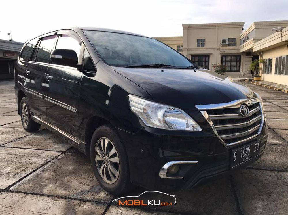 Mobil Toyota Kijang Innova 2015