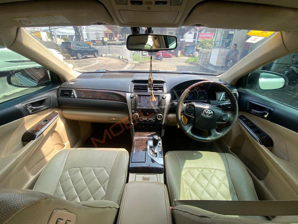 Mobil Toyota Camry 2013