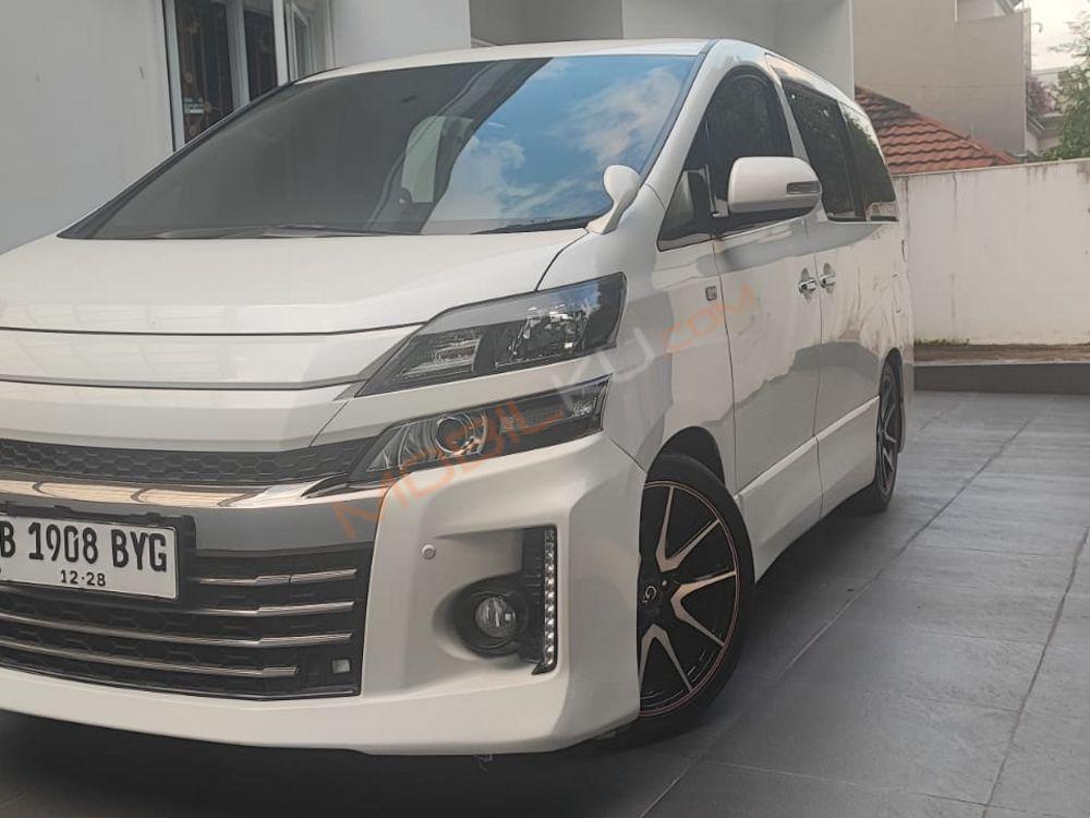 Mobil Toyota Vellfire 2014