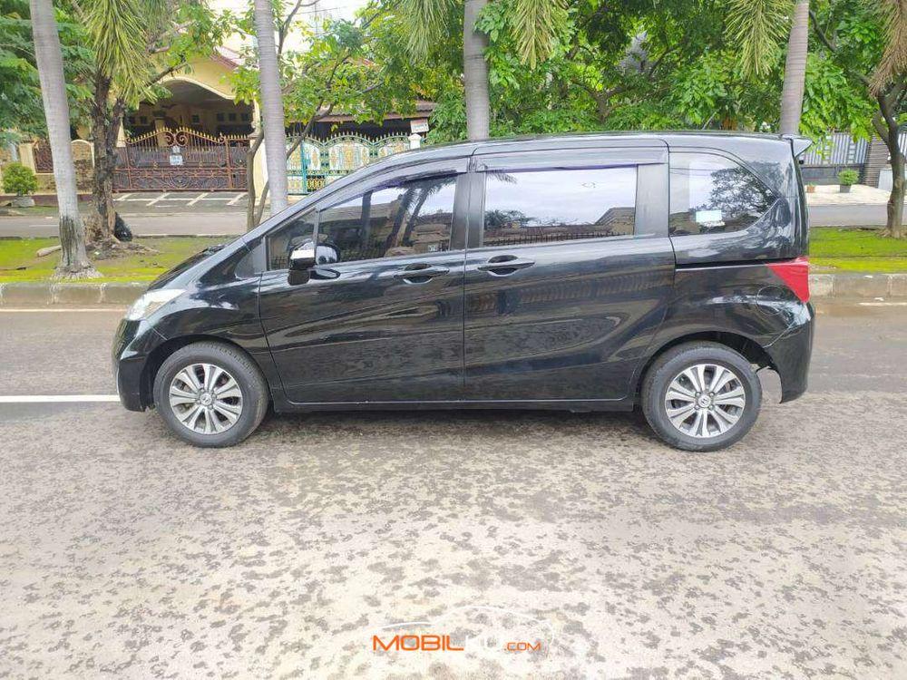 Mobil Honda Freed 2013