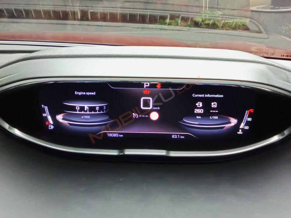 Mobil Peugeot 3008 2018