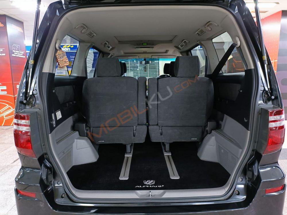 Mobil Toyota Alphard 2008