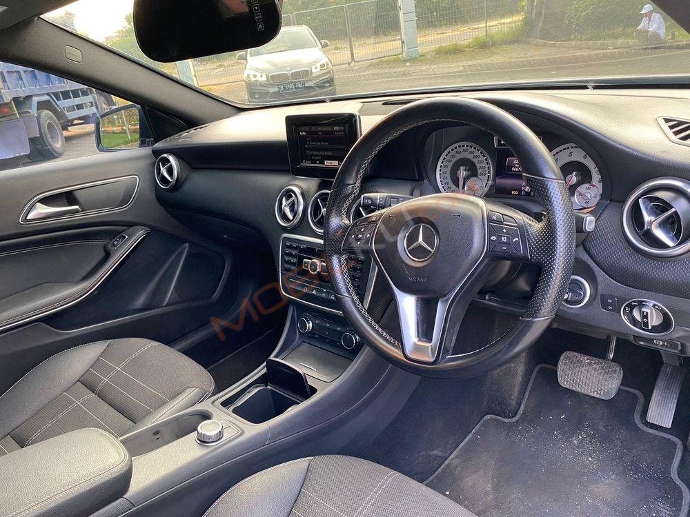 Mobil Mercedes-Benz A-Class 2013