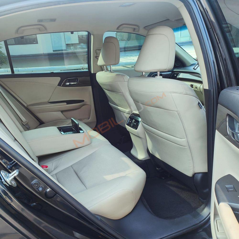 Mobil Honda Accord 2017