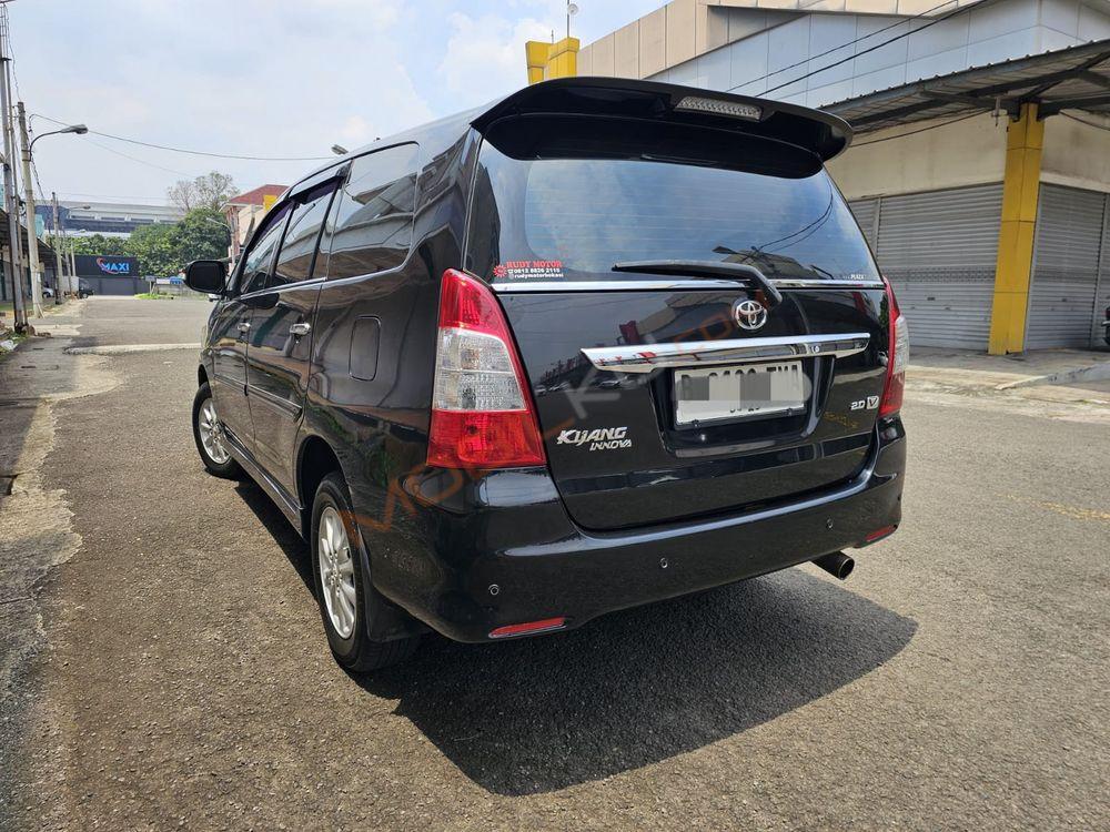 Mobil Toyota Kijang Innova 2013