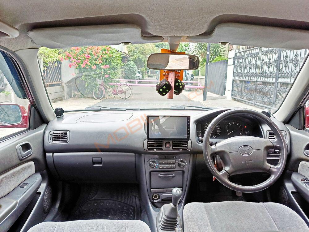 Mobil Toyota Corolla 2000
