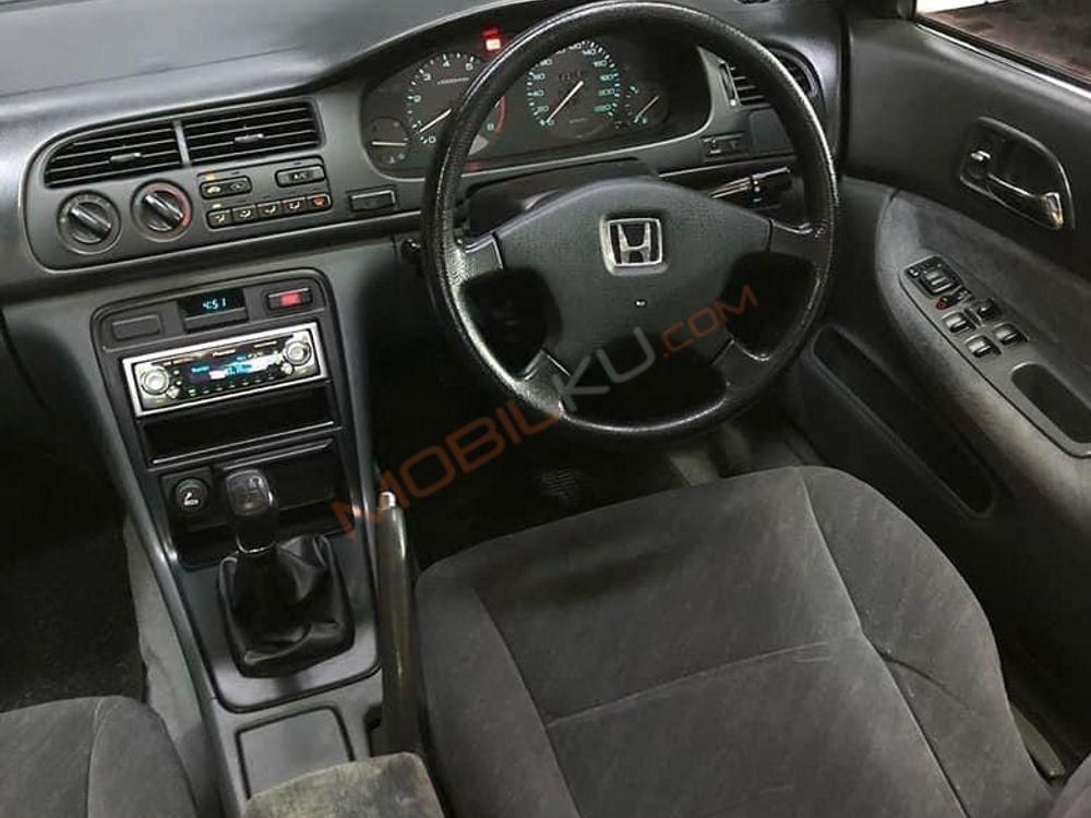 Mobil Honda Accord 1995