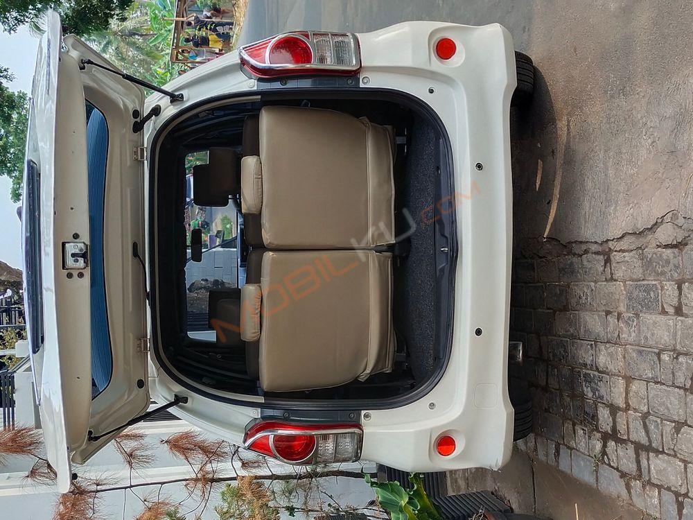 Mobil Toyota Avanza 2013