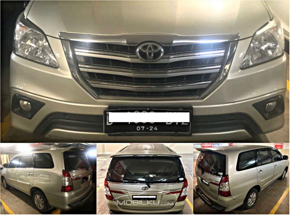 Mobil Toyota Kijang Innova 2014