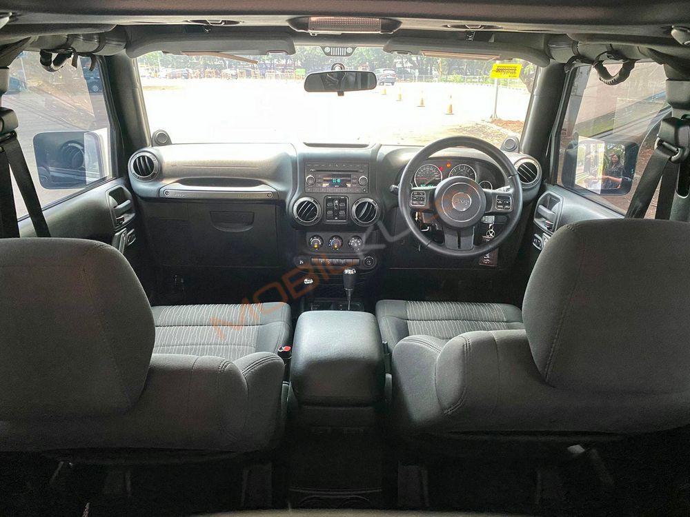 Mobil Jeep Wrangler 2011