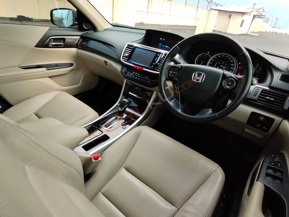 Mobil Honda Accord 2017