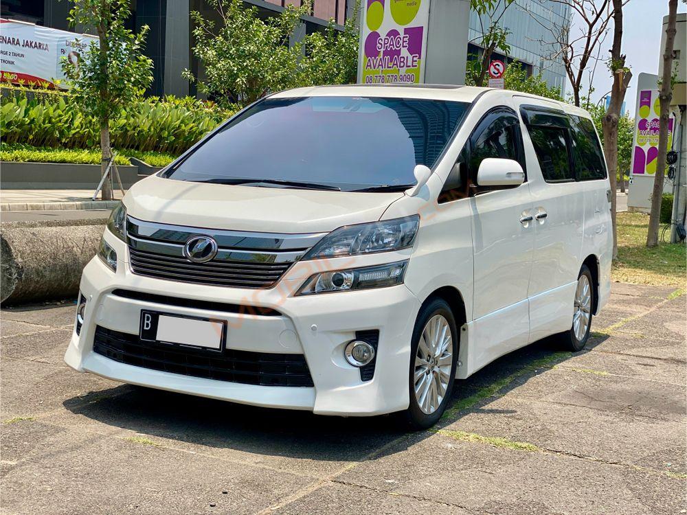 Mobil Toyota Vellfire 2014
