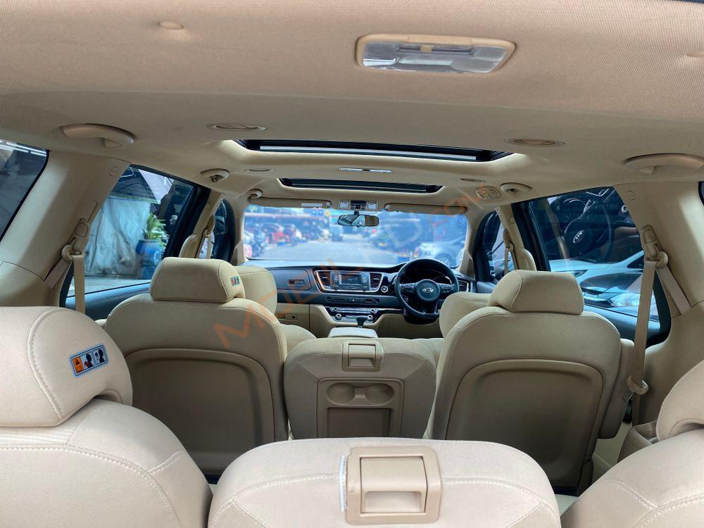 Mobil Kia Sedona 2017