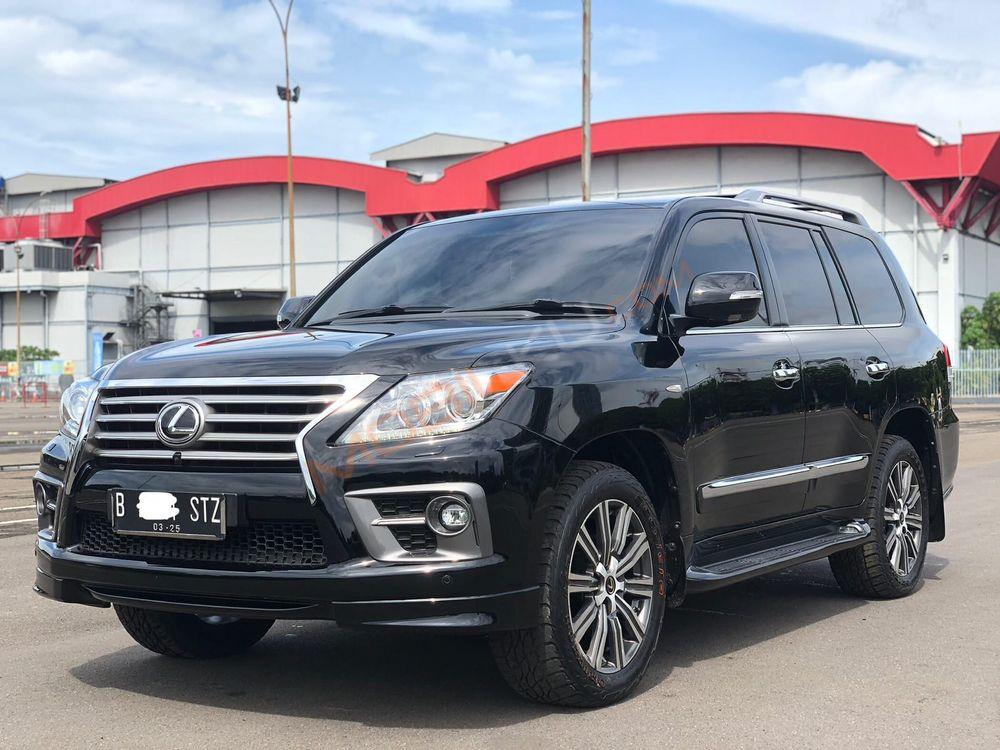 Mobil Lexus LX 2010