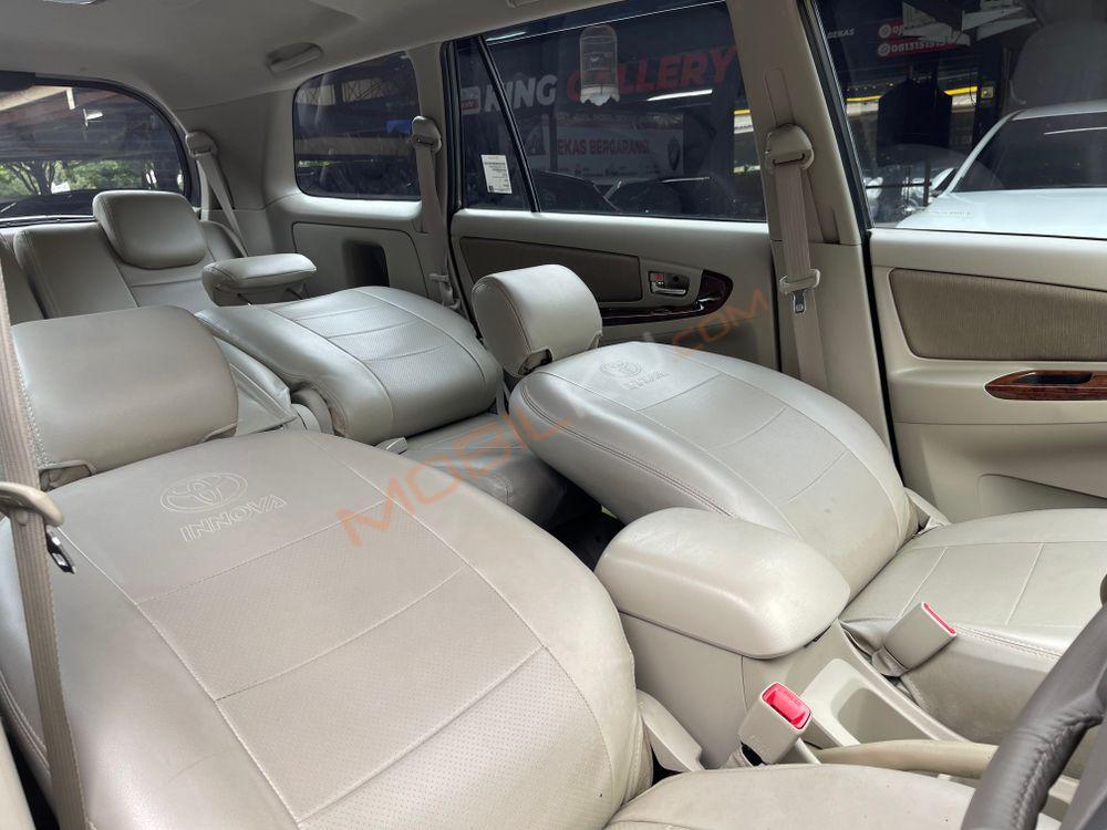 Mobil Toyota Kijang Innova 2014