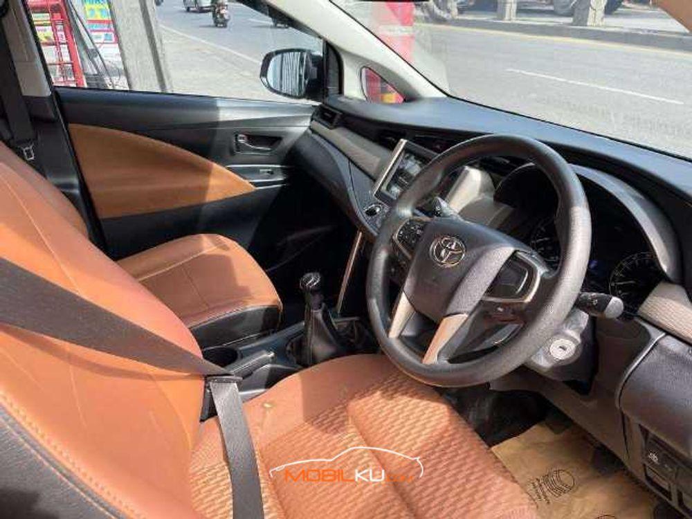 Mobil Toyota Kijang Innova 2018