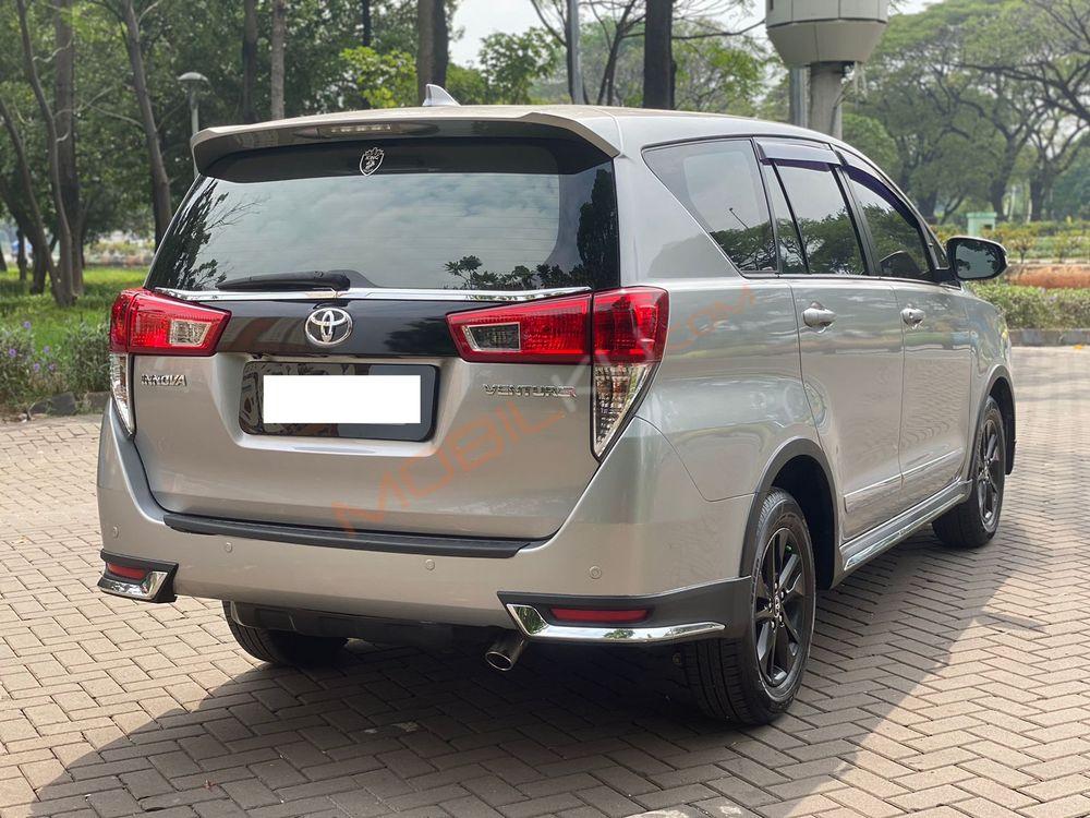 Mobil Toyota Kijang Innova 2016