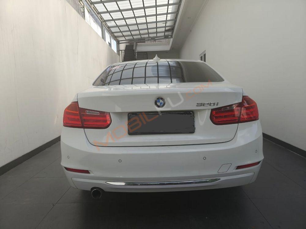 Mobil BMW 3 Series 2014