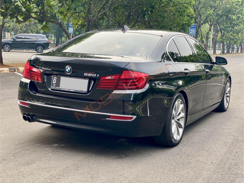 Mobil BMW 5 Series 2016