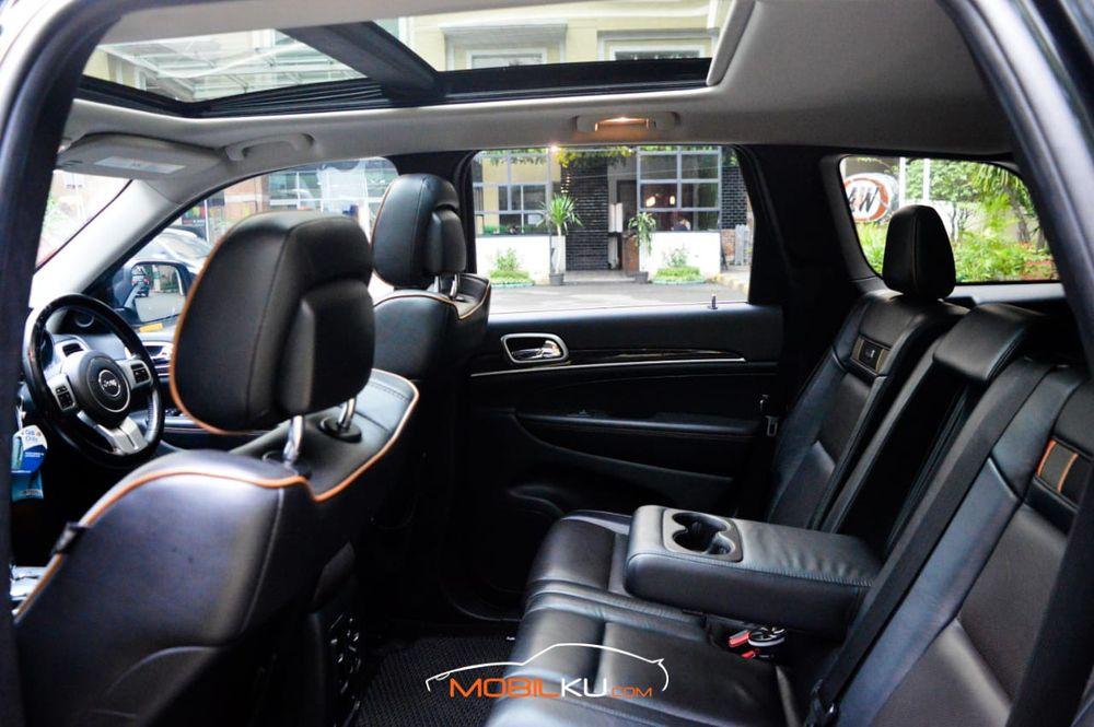 Mobil Jeep Cherokee 2011