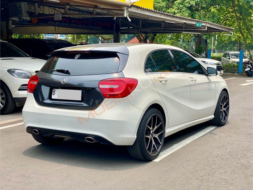 Mobil Mercedes-Benz A-Class 2013