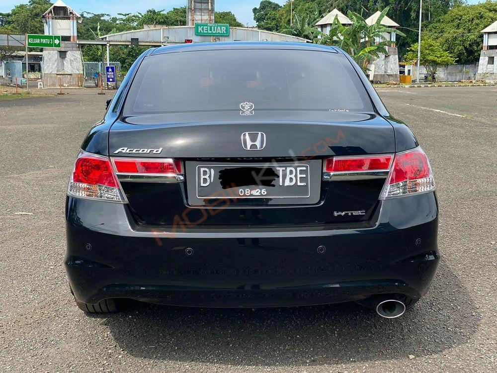 Mobil Honda Accord 2011