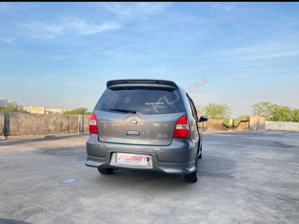 Mobil Nissan Grand Livina 2013