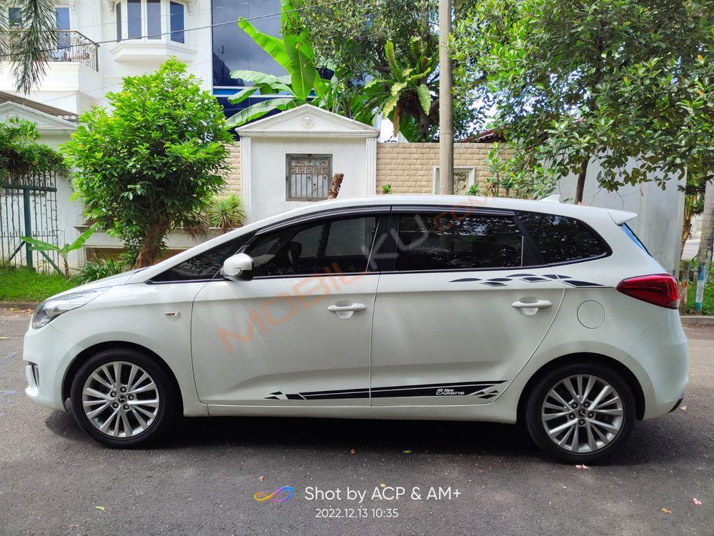 Mobil Kia Carens 2013
