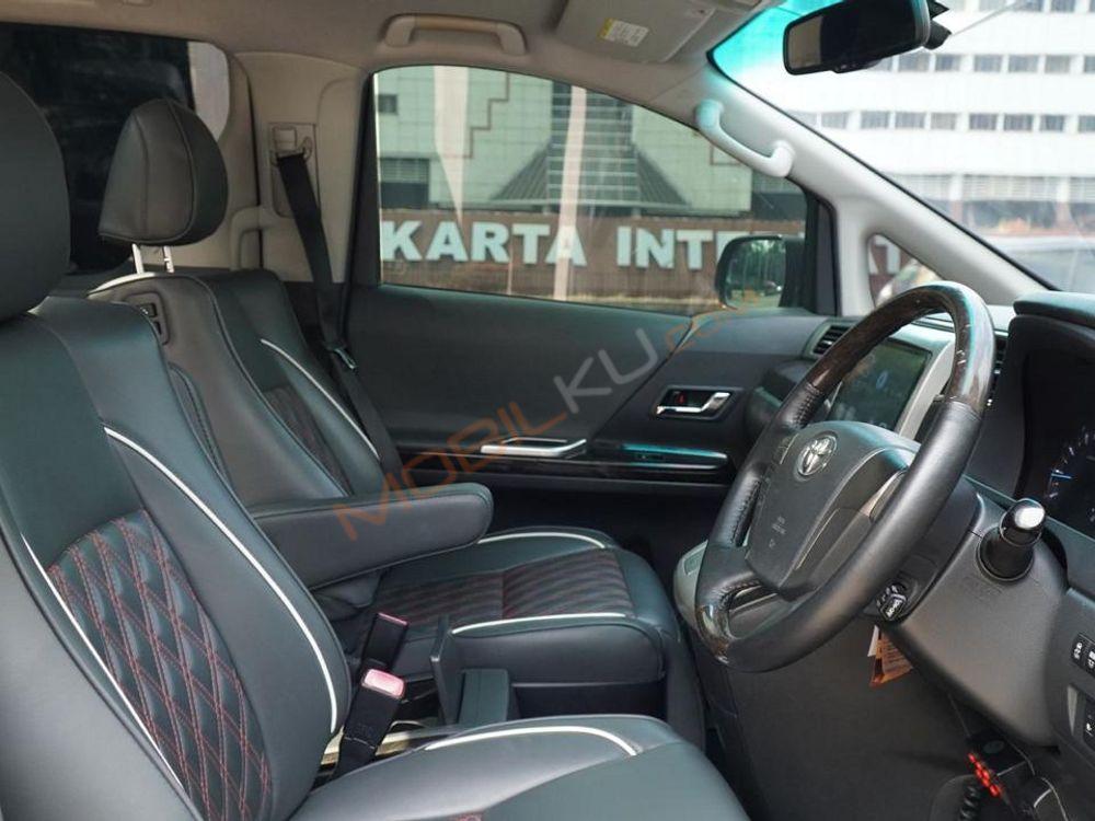 Mobil Toyota Vellfire 2013