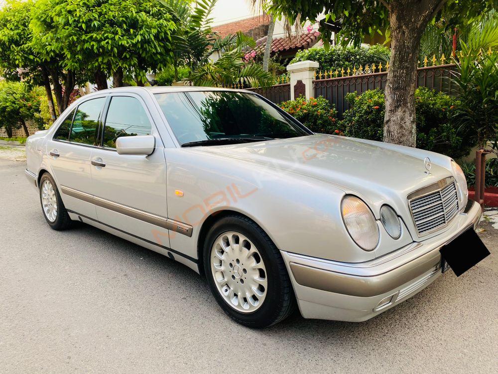 Mobil Mercedes-Benz E-Class 1996