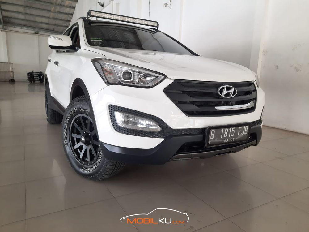 Mobil Hyundai Santa Fe 2013