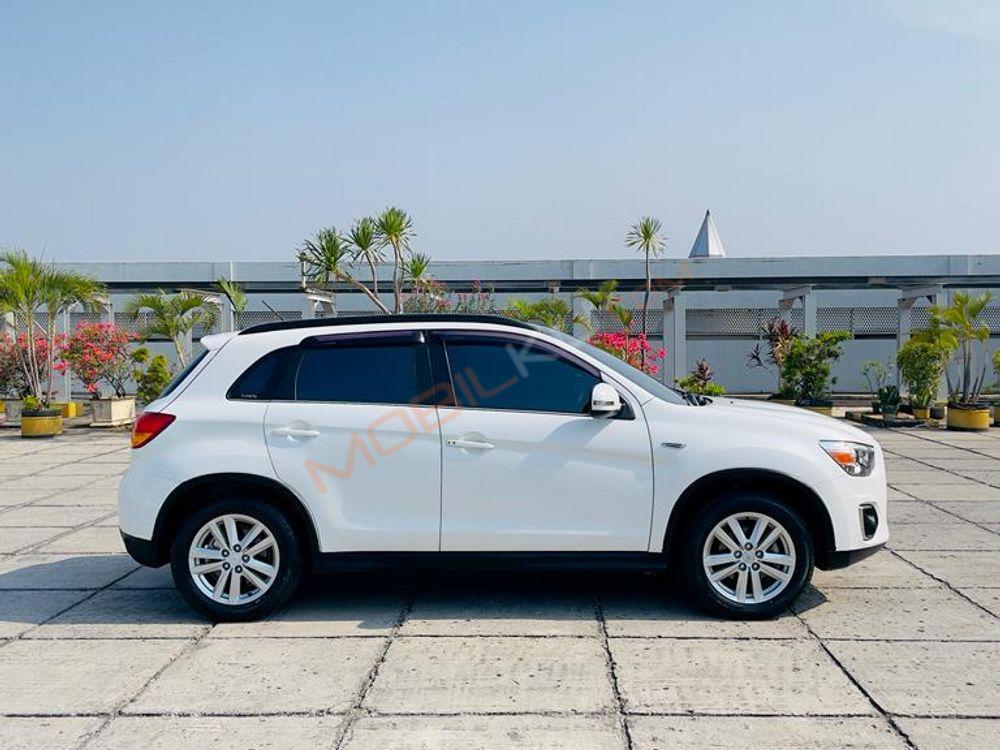 Mobil Mitsubishi Outlander Sport 2015
