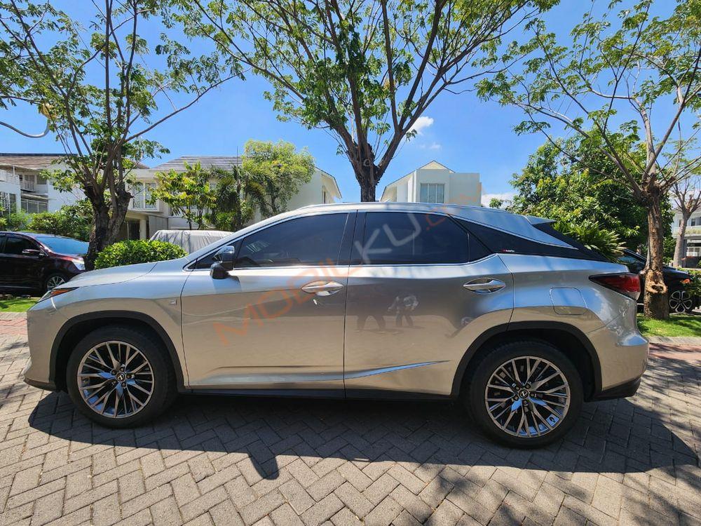 Mobil Lexus RX 2021