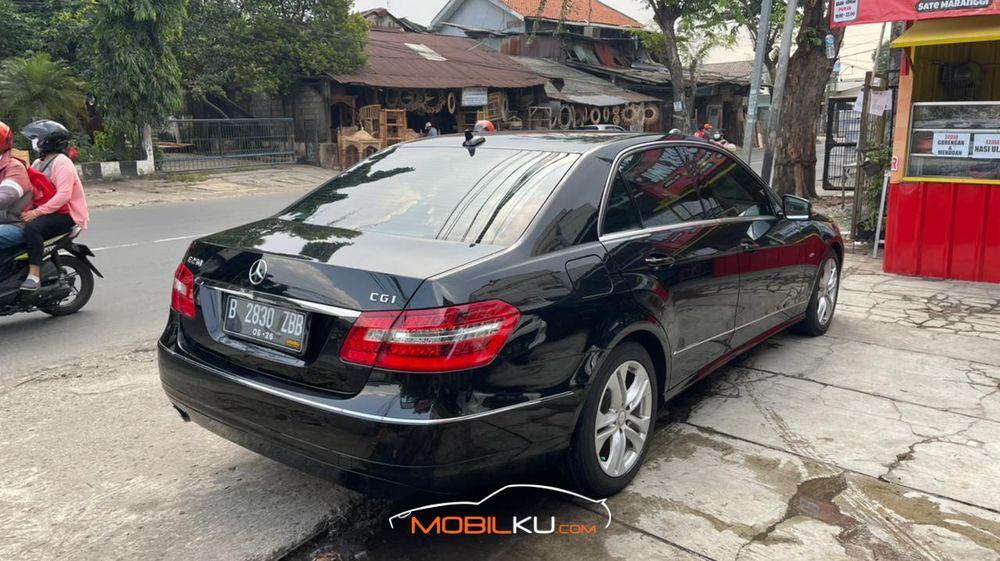 Mobil Mercedes-Benz E-Class 2011