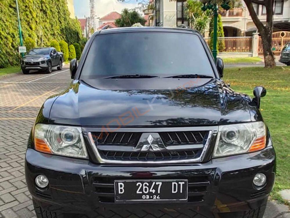 Mobil Mitsubishi Pajero 2005