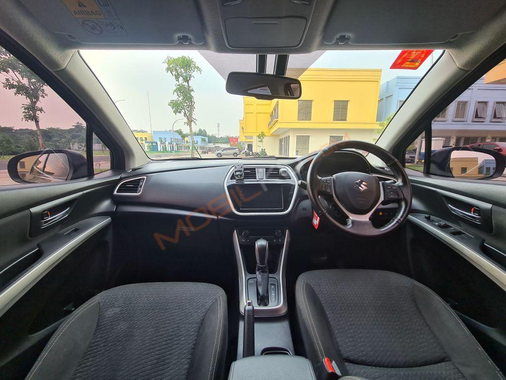 Mobil Suzuki SX4 2016