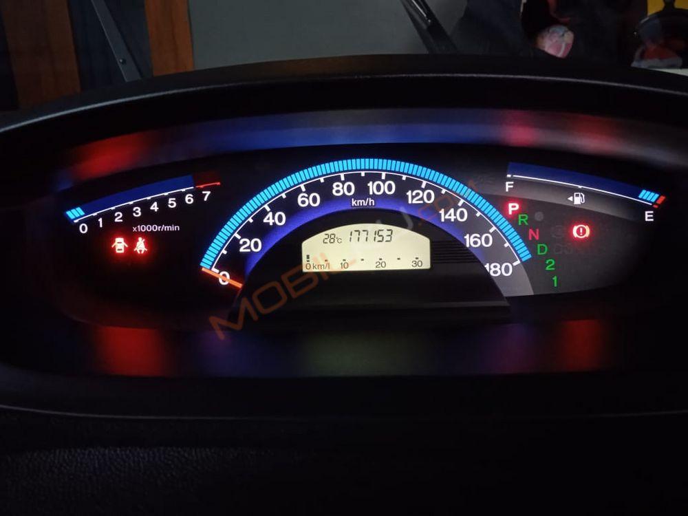 Mobil Honda Freed 2011