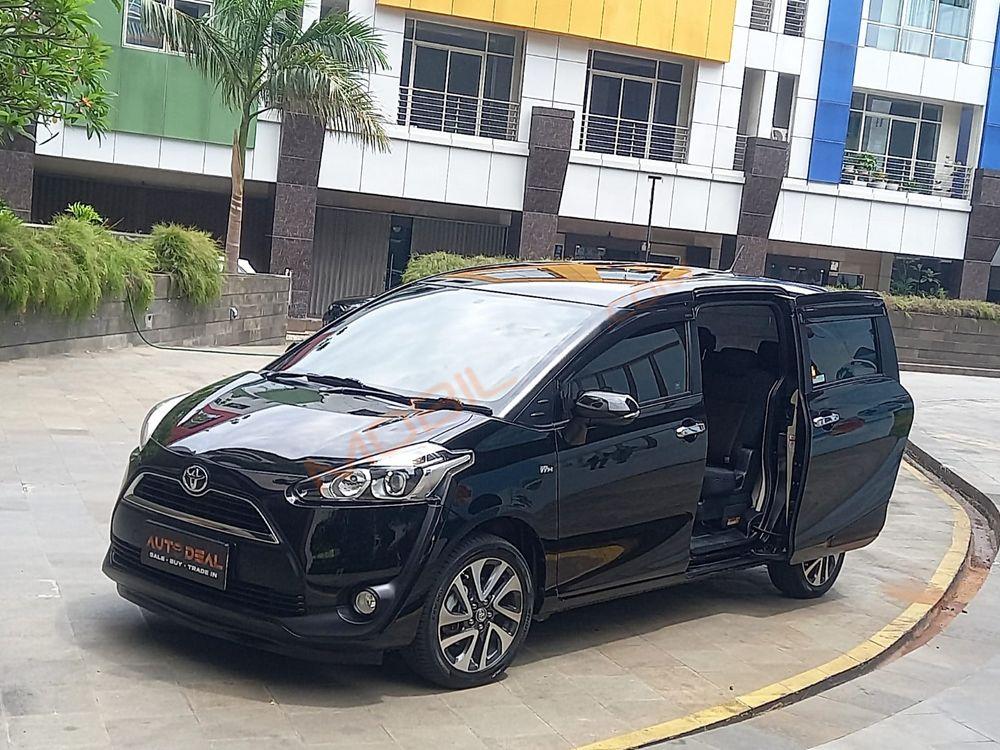Mobil Toyota Sienta 2016