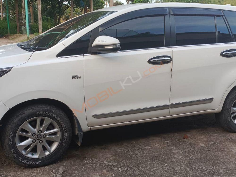 Mobil Toyota Kijang Innova 2016