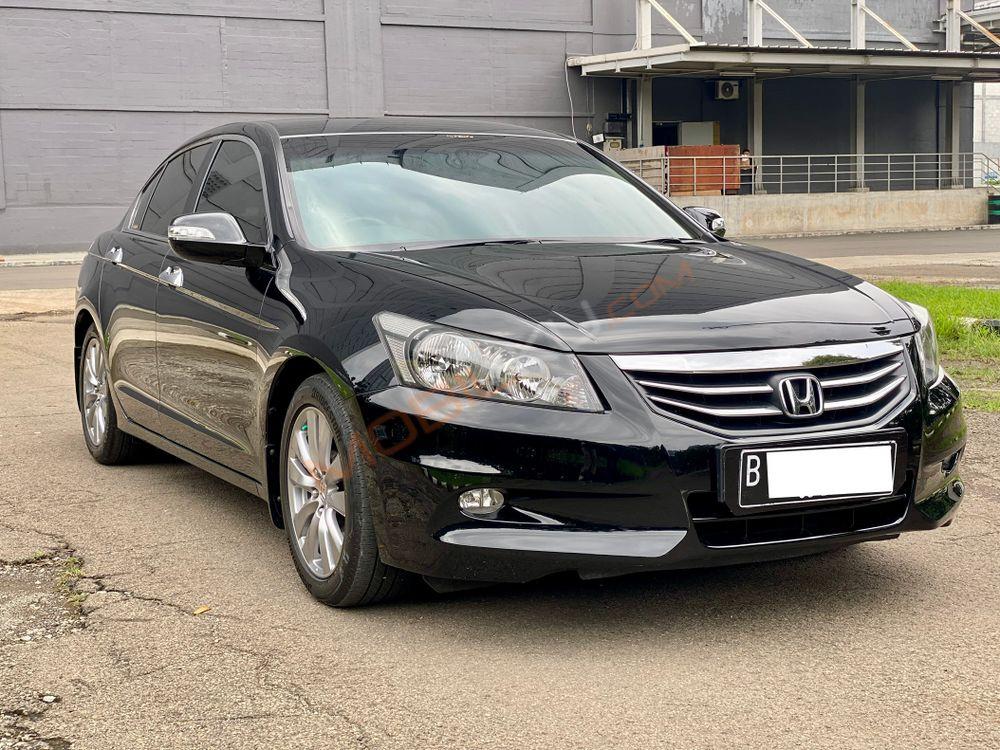 Mobil Honda Accord 2011
