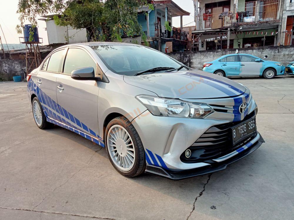 Mobil Toyota Limo 2014