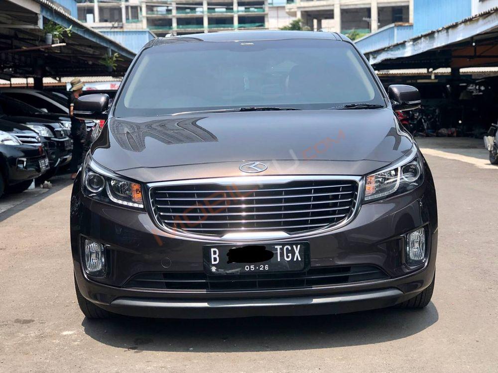 Mobil Kia Sedona 2017