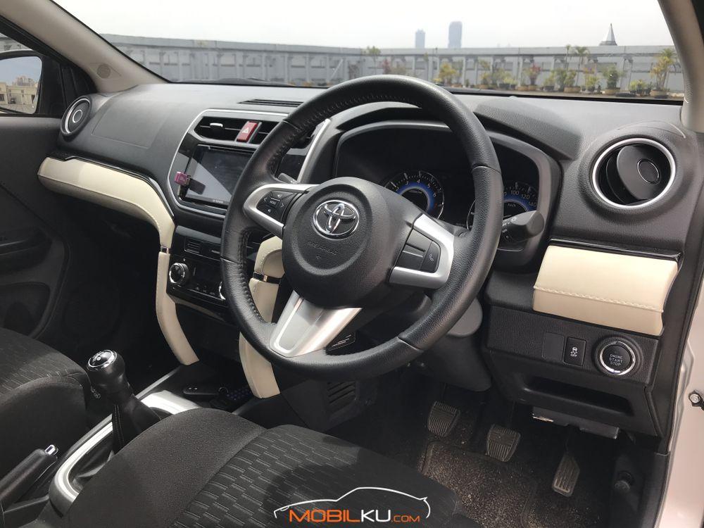 Mobil Toyota Rush 2019