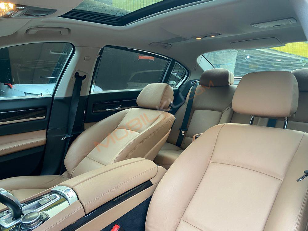 Mobil BMW 7 Series 2014