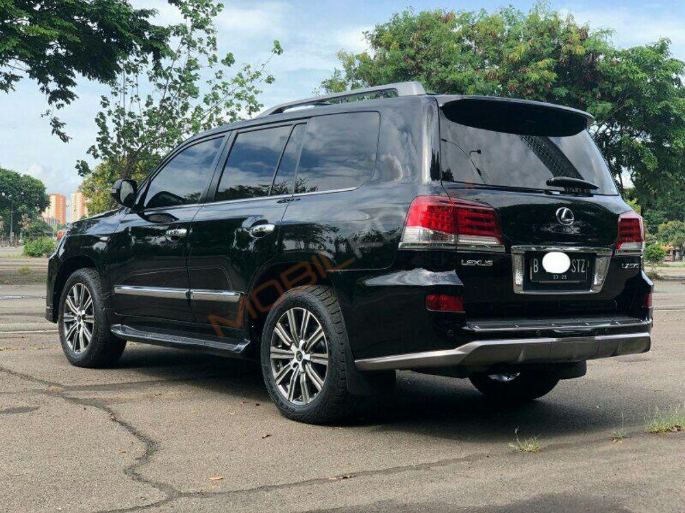 Mobil Lexus LX 2010