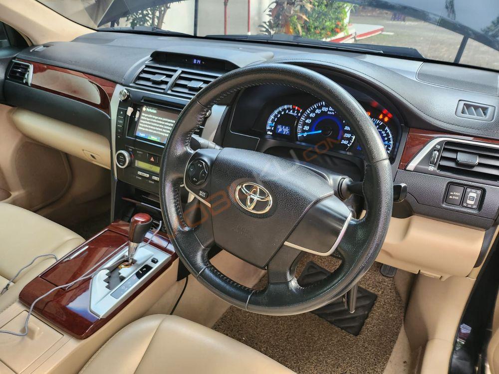 Mobil Toyota Camry 2013