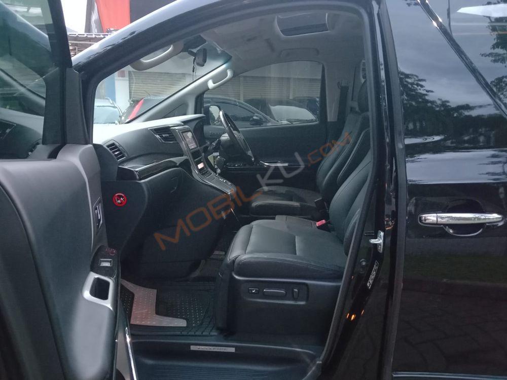 Mobil Toyota Vellfire 2015