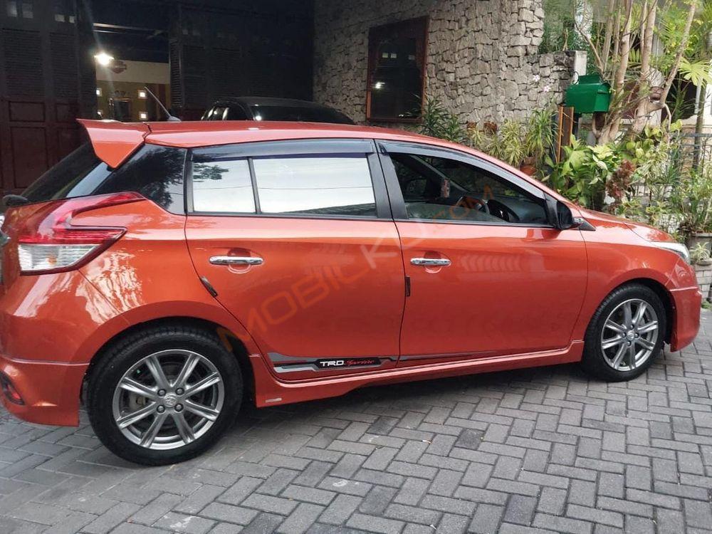 Mobil Toyota Yaris 2015