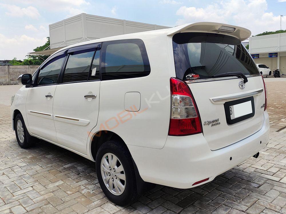 Mobil Toyota Kijang Innova 2013